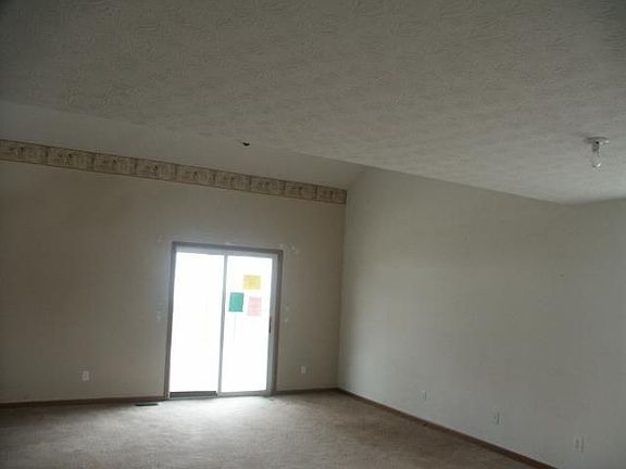 2nd image of 1561 Roscommon Dr