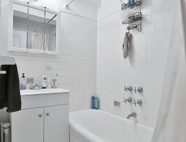 137 E 38th St #2E — Photo 8