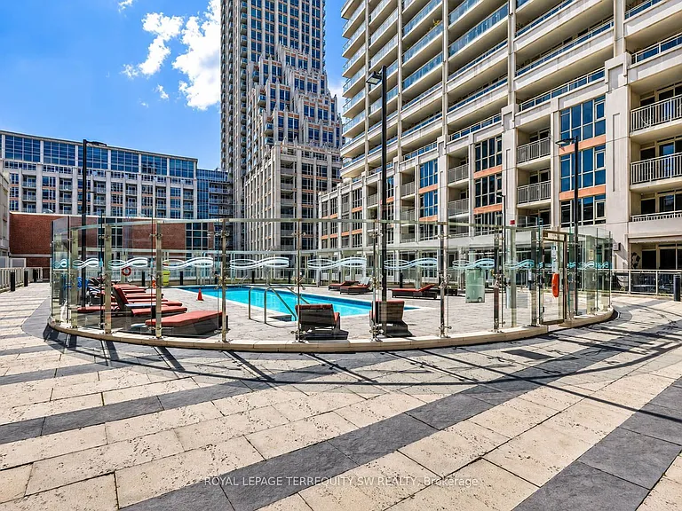 35 Bastion St #513 — Photo 22
