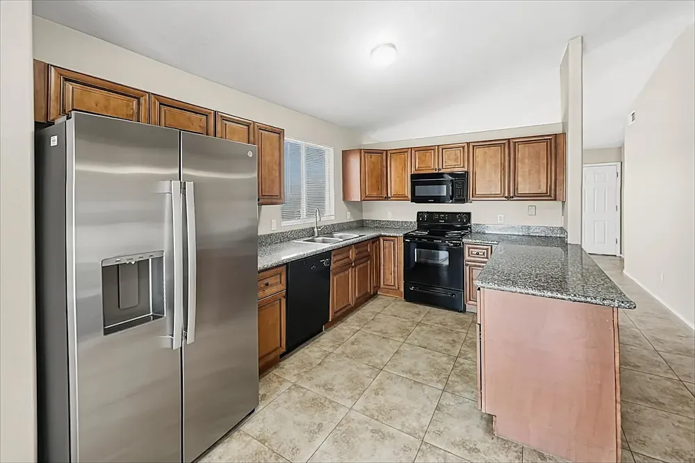 3 bed, 1411 sqft, $1,295 — Photo 1
