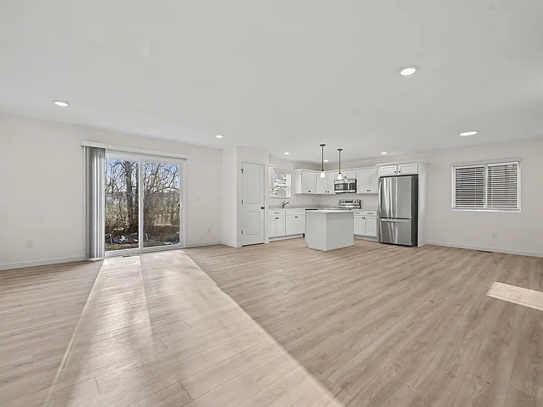 350 N Sherman St — Photo 5