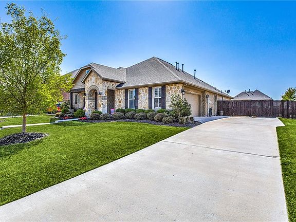 2nd image of 1321 Brittany Way