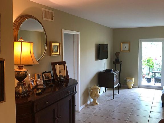2nd image of 333 NW 17th Ct APT 309