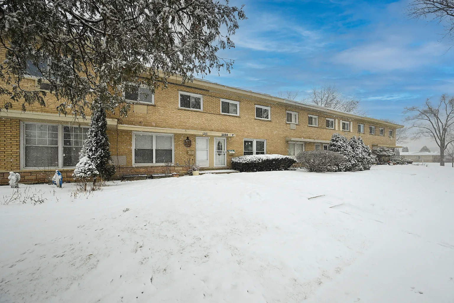 1210 N Wheeling Rd photo 1