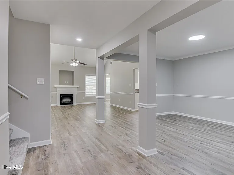 7604 Pleasantville Way — Photo 13