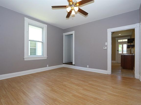 5th image of 330 Bradley Ave