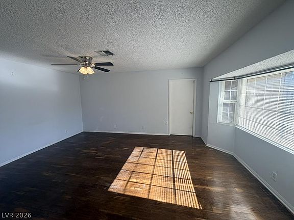 4th image of 3940 Edgemoor Way