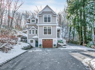 93 Stony Hollow Rd, Centerport, NY 11721