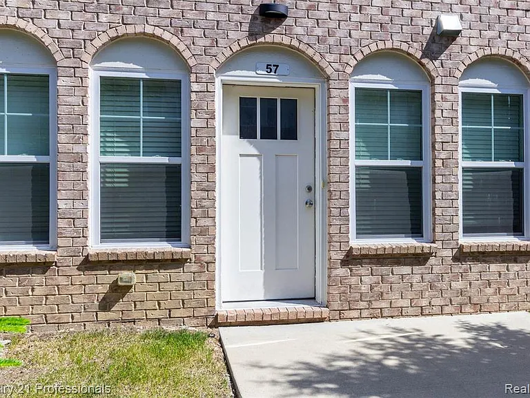 57 Kaprol Dr — Photo 4