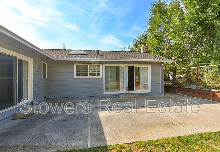 1090 Livorna Rd — Photo 22