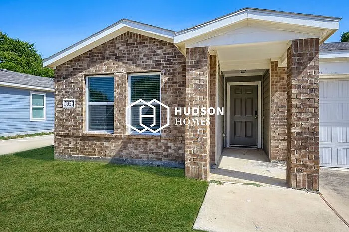 3 bed, 2.0 bath, 1319 sqft, $2,085 — Photo 3