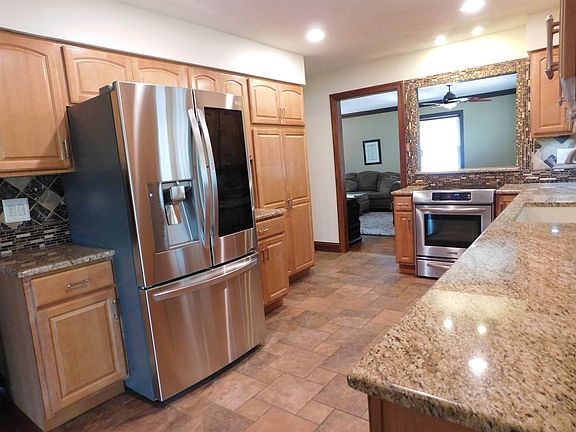 5th image of 615 Trinity Dr