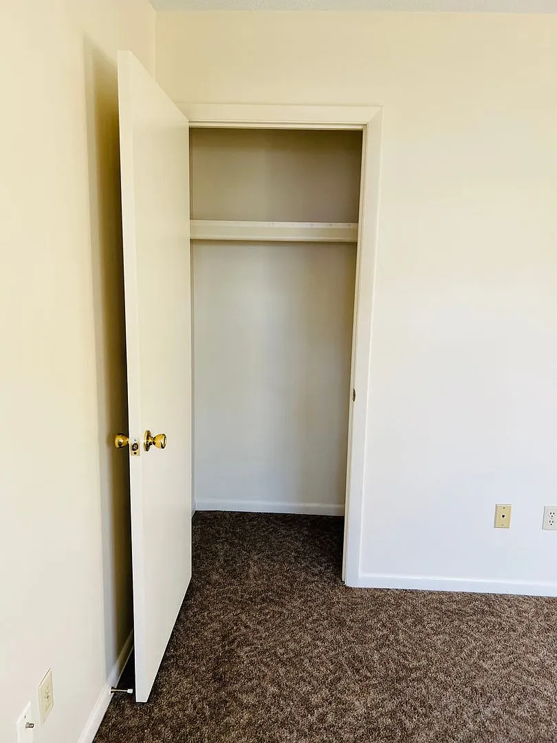 One Bedroom Apartment for Rent — Photo 4