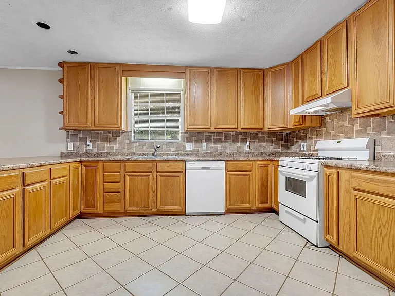 2507 Waldemar Ln — Photo 5