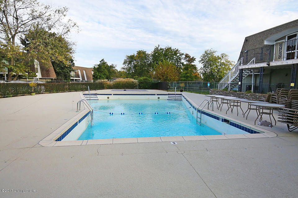 2nd image of 901 La Fontenay Ct