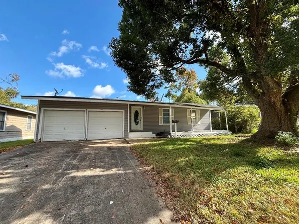 612 Winding Way St, Lake Jackson, TX 77566