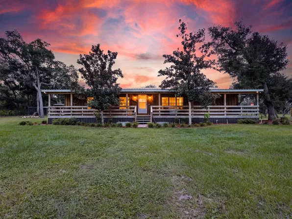 15200 Seaview Dr, Perry, FL 32348