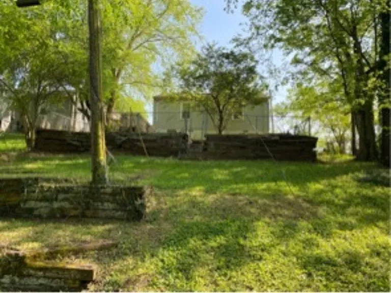 703 Monroe St — Photo 3
