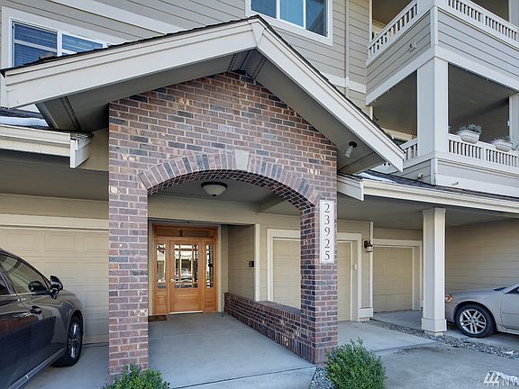 2nd image of 23925 NE 115th Ln Unit 102