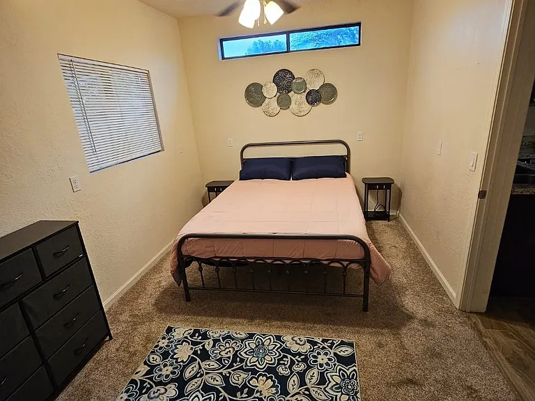 1527 E Silver St #2 — Photo 22