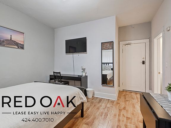 3rd image of 1420 1/2 Flower St #6