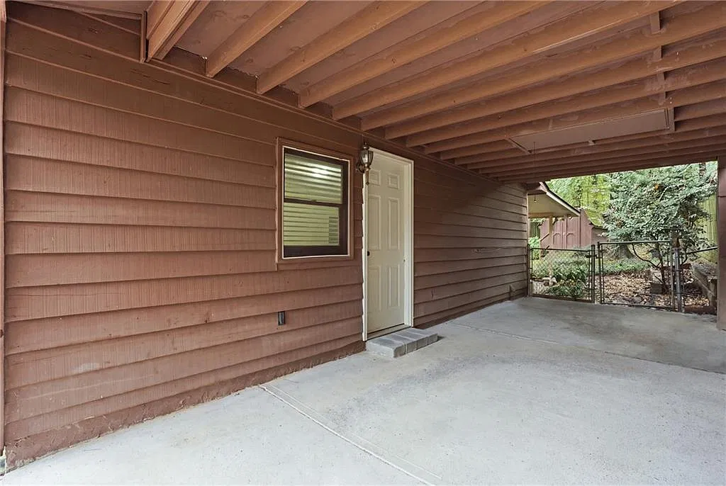 4 bed, 2.0 bath, 1456 sqft, $2,300 — Photo 3
