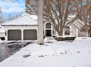 5472 Bristol Parke Dr, Clarkston, MI