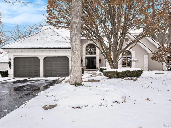 5472 Bristol Parke Dr, Clarkston, MI 48348