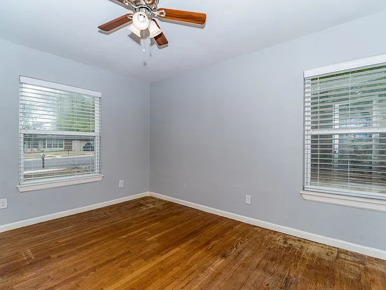467 Shannon Lee St — Photo 15