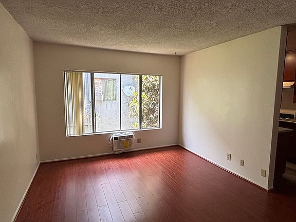2nd image of 5213 Meridian St