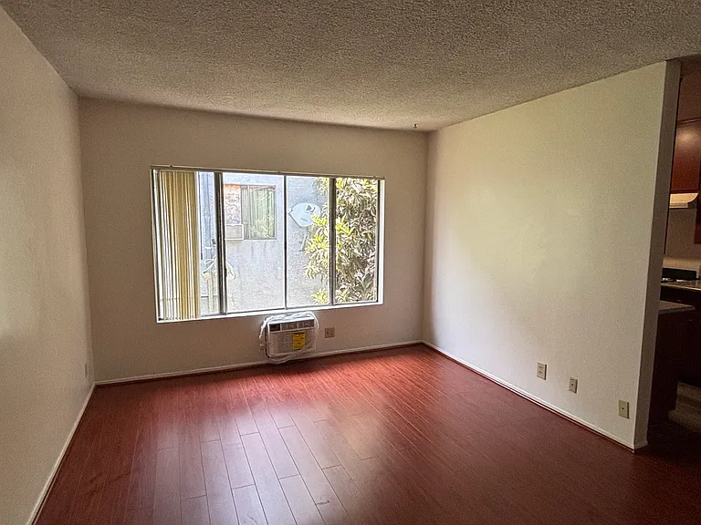 5213 Meridian St — Photo 2