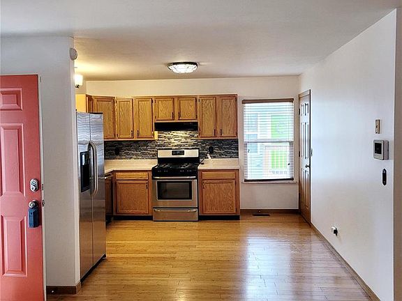 3rd image of 4932 Rosalie St N