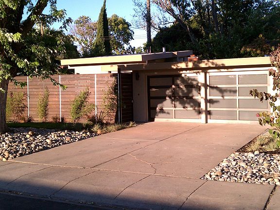 3rd image of 371 Hayes Ave