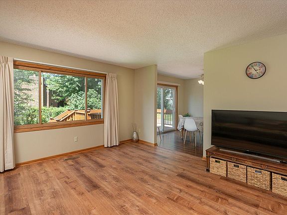 4th image of 619 Chalet Dr NW