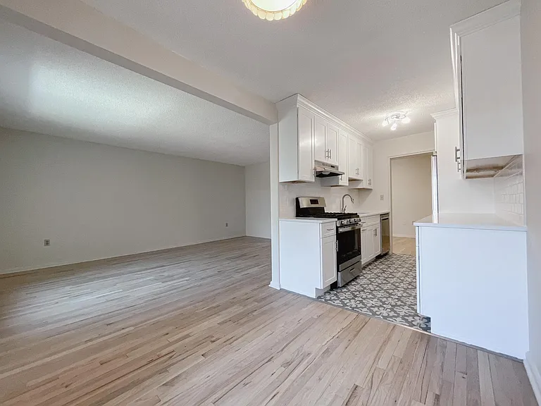 570 Whitney Ave — Photo 6