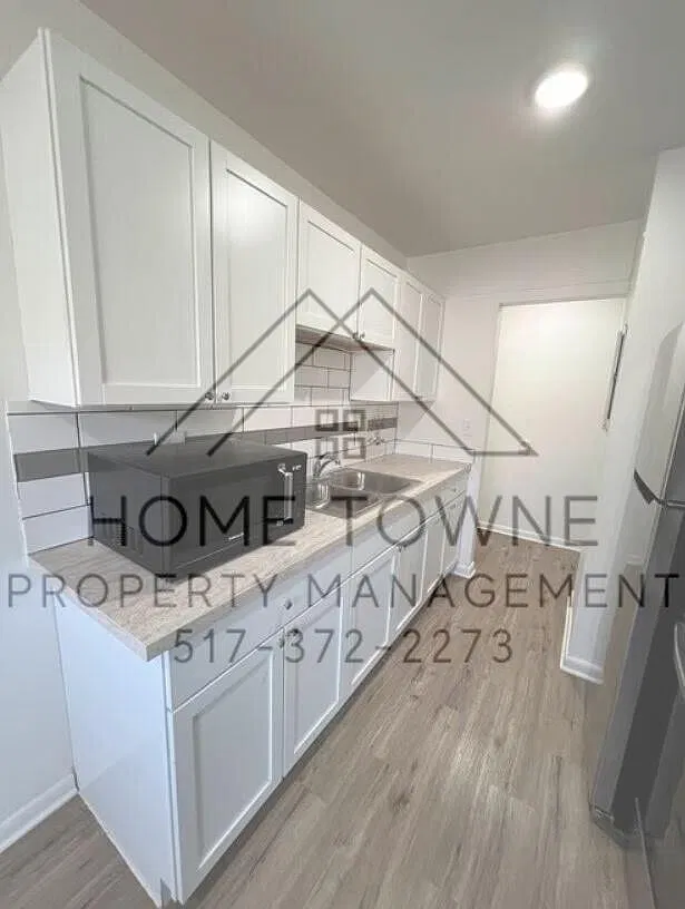 2009 W Holmes Rd - Unit 3 — Photo 1