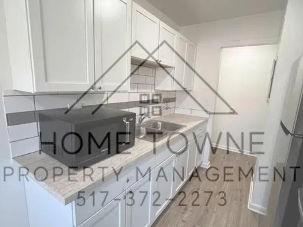 2009 W Holmes Rd, Lansing, MI