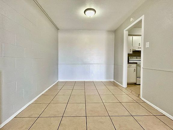 4th image of 3805 Englewood Cir