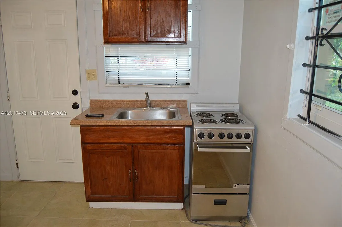 Building Photo - 931 NW 179th Ter #0