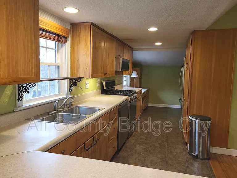 311 Retreat St — Photo 8