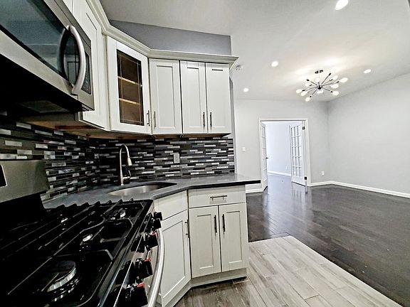 3rd image of 638 40th St #2R