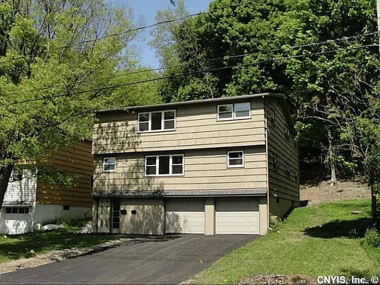 137 Houston Ave #1 — Photo 1