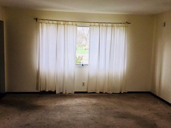 4th image of 719 Adria Ct