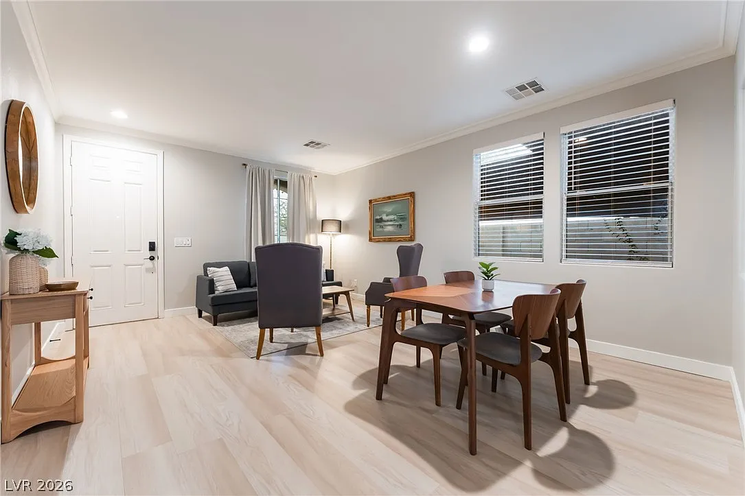 3 bed, 2.5 bath, 2024 sqft, $7,500 — Photo 3