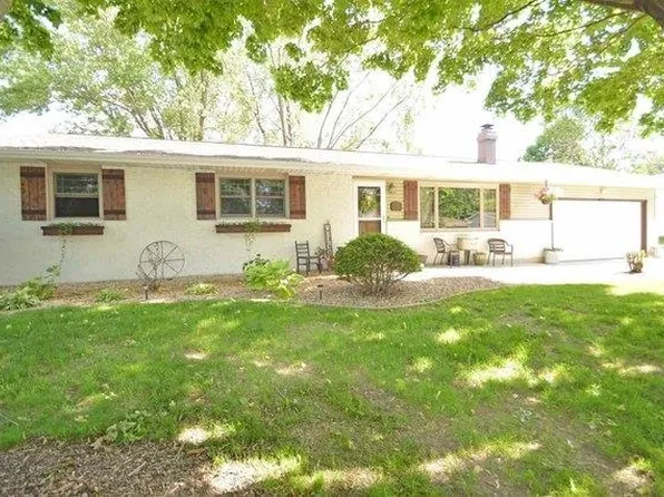 319 Meadowlark Cir, Deerfield, WI 53531