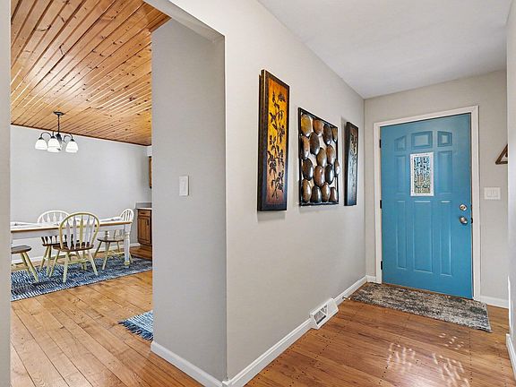 3rd image of 4268 Catalpa Dr