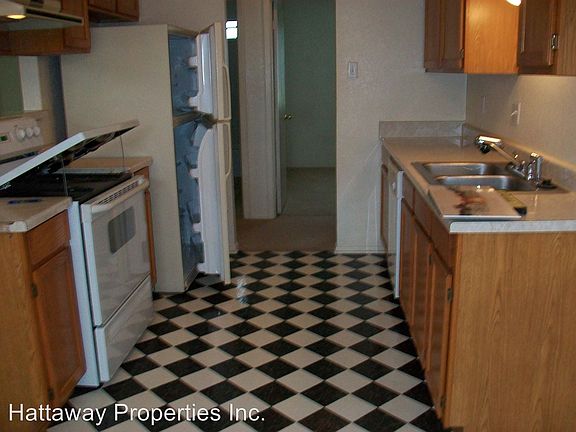 5th image of 2606 Schwertner Dr