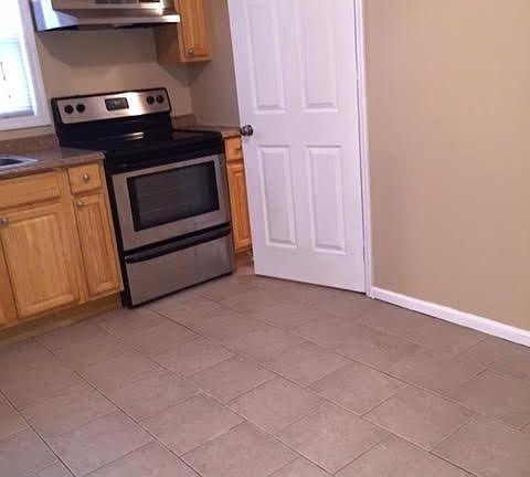 4th image of 74 Lakewood Ave