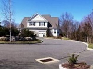 12 Pondside Way, Danbury, CT 06810