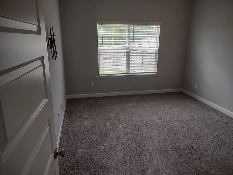 1031 Ashcroft Cir — Photo 30